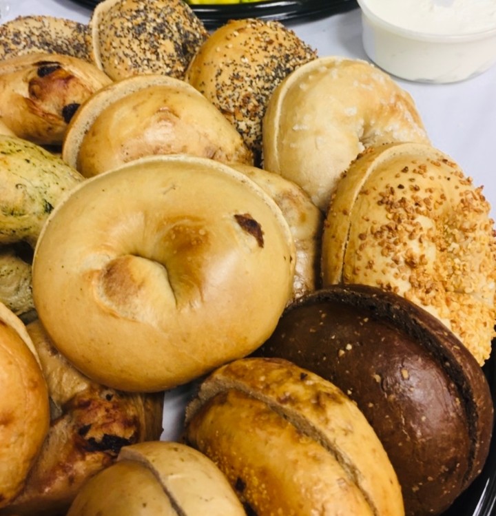 ASSORTED BAGEL TRAY (PRICE PER PERSON)