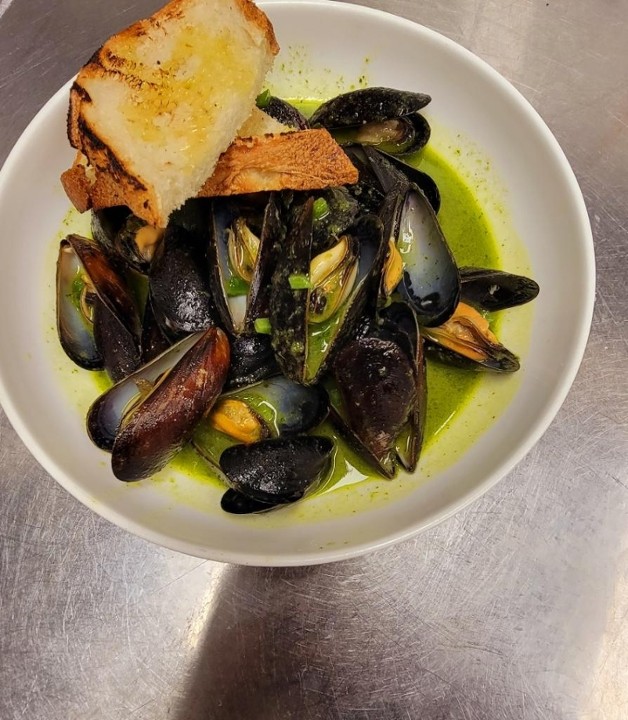 Steamed P.E.I. Mussels