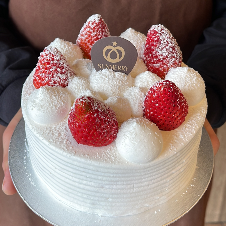 6'' Strawberry Cream Cake