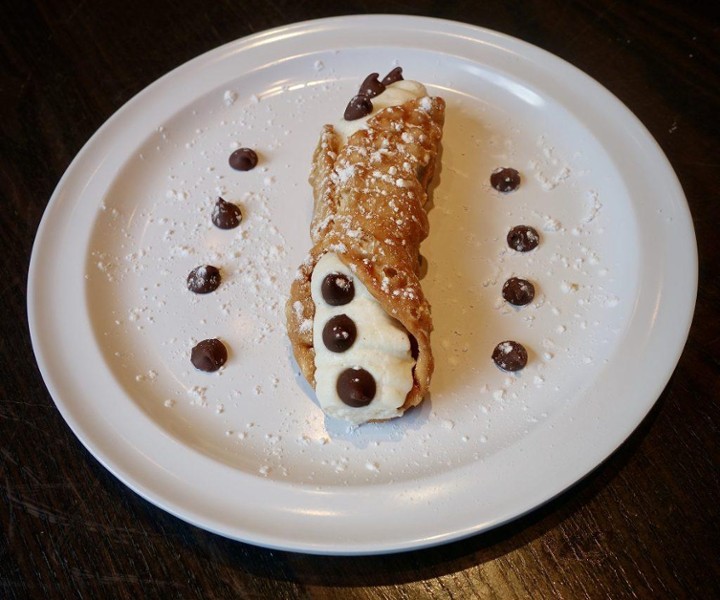 - Cannoli