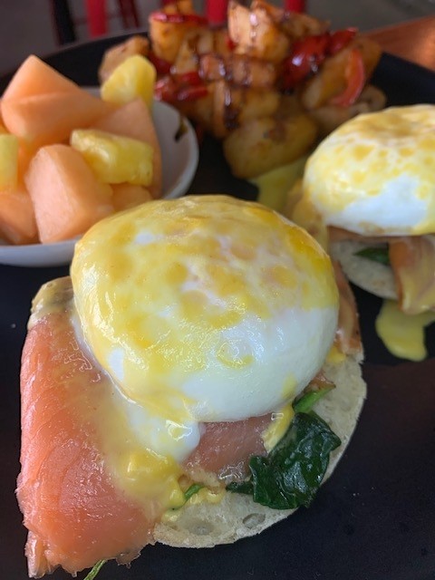 SALMON BENEDICT