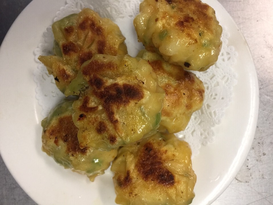 31. Pan Fried Leek Dumpling (6)-煎韭菜蝦餃
