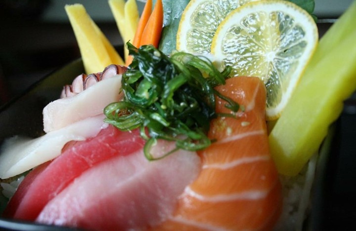 MIXED SASHIMI (9 pcs)