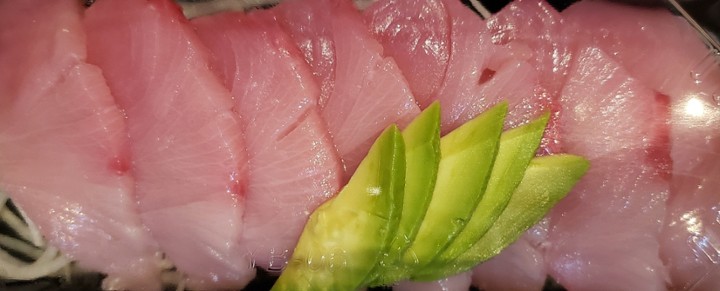 YELLOWTAIL SASHIMI (5 pcs)