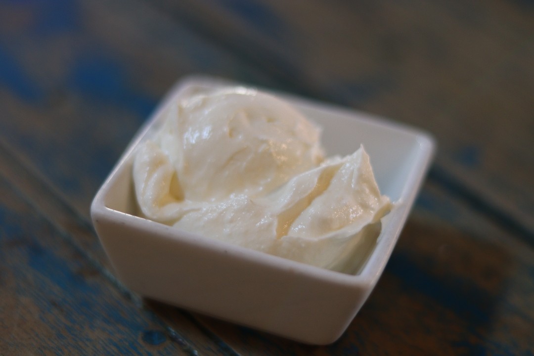 Side Sour Cream (2 oz.)