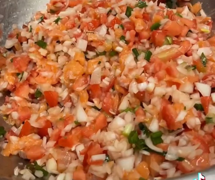 Lomi Lomi Salmon