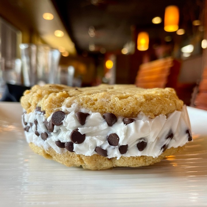 Chocolate & Vanilla Ice Cream Cookie Sandwich