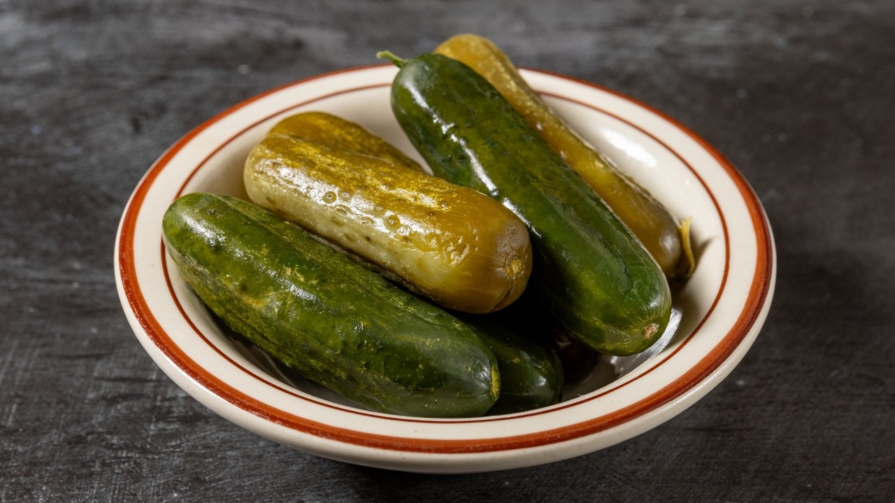 Side of 6 pickles