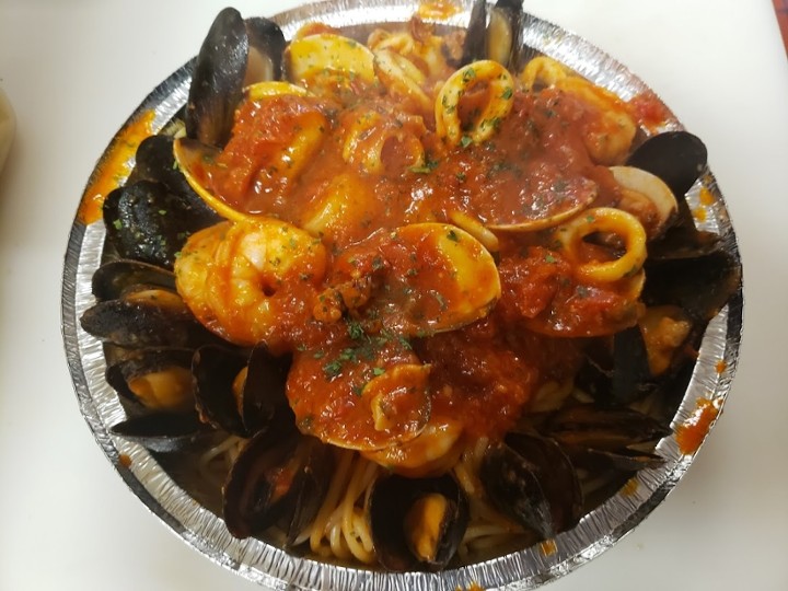 Spaghetti Alla Puttanesca With Mixed Seafood W/ Salad
