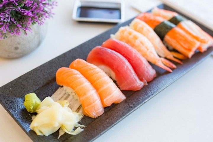 Tuna, Salmon, Shrimp, Crab  (8 pc nigiri)