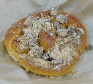 NEW - Reeses Peanut Butter Cup Pretzel