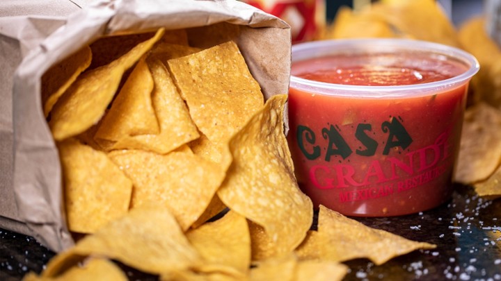 👨‍👩‍👧‍👦 Family-Size Chips & Salsa 16oz