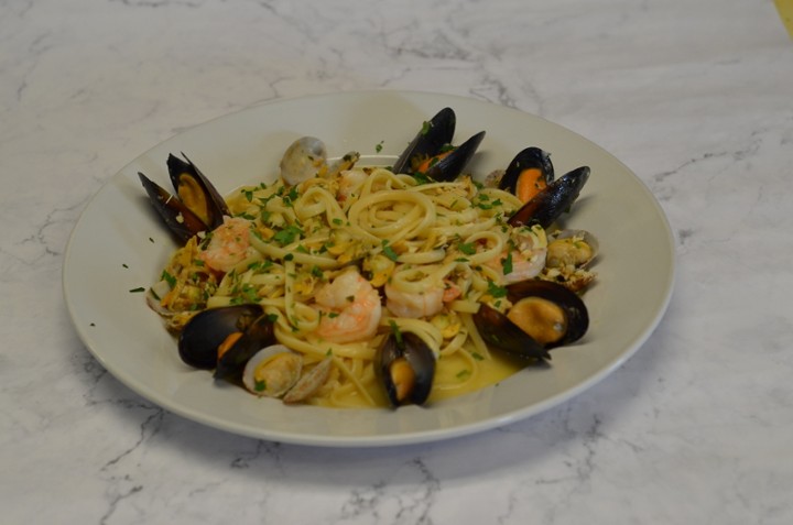 SEAFOOD LINGUINI