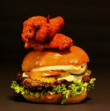 SOLO BURGERS & WINGS