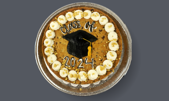 14" Tollhouse Cookie Cake Graduation