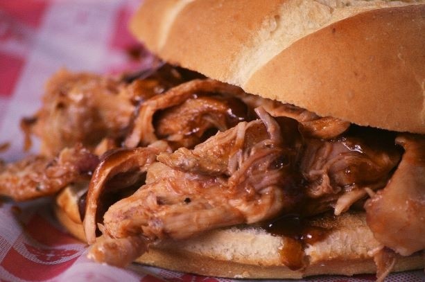 PULLED CHICKEN SANDWICH