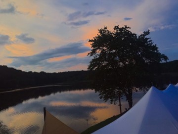 Andre's Lakeside Dining
