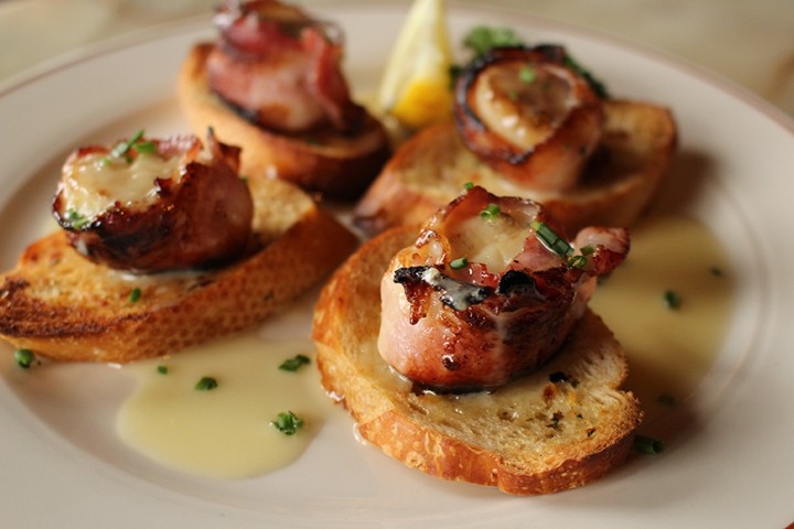 BACON-WRAPPED NEW BEDFORD SCALLOPS