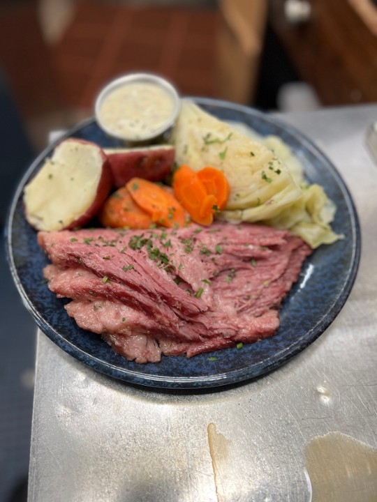 ST. PATRICK's DAY - CORNED BEEF AND CABBAGE