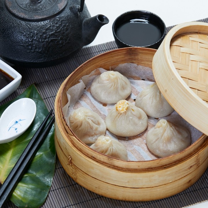 Pork with Crabmeat Xiao Long Bao - 蟹粉小笼包