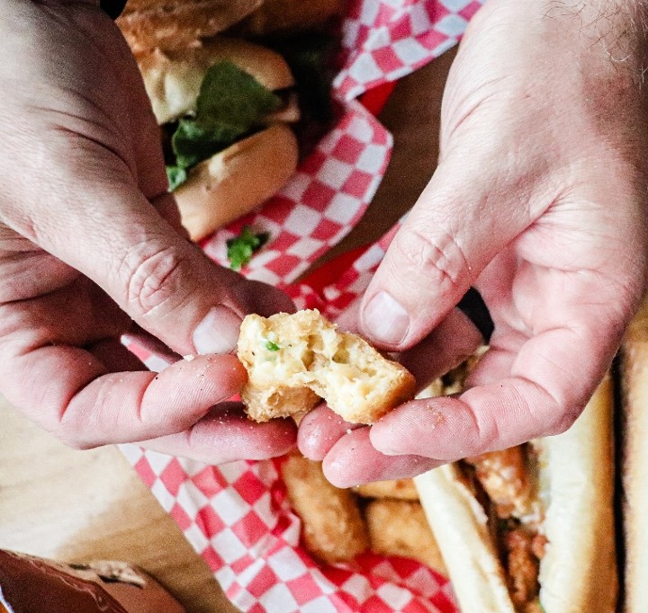 Mac N' Cheese Bites (8)