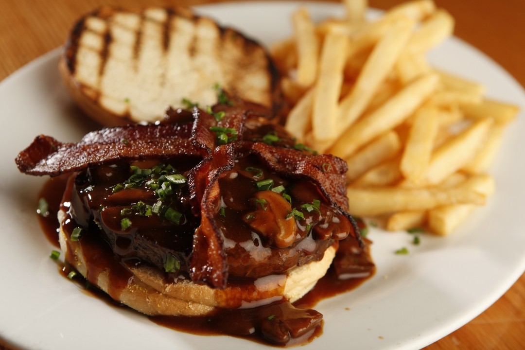 Jäger burger with french fries