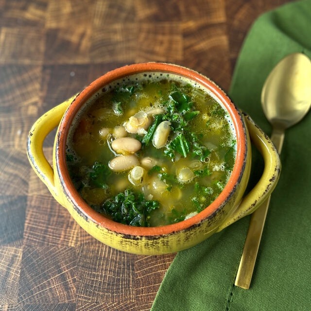 Tuscan Kale & White Bean Soup (Vegan)