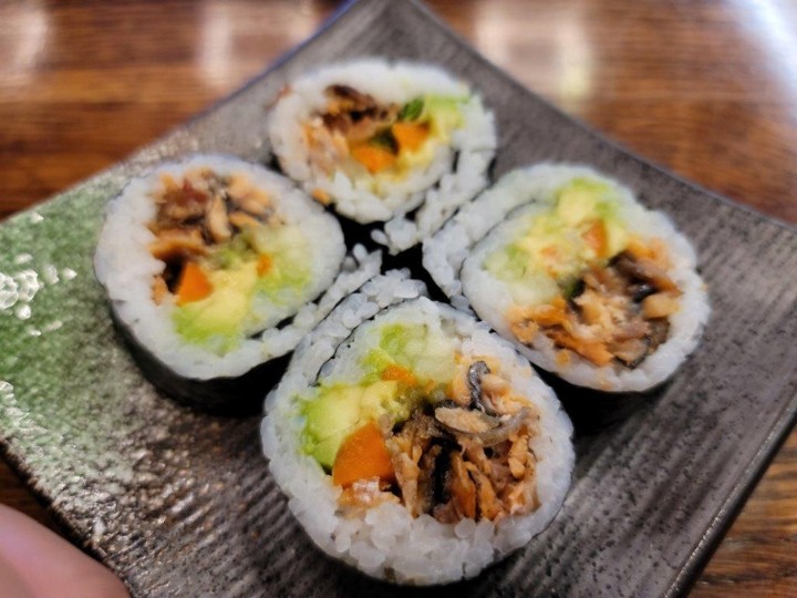 CR14-SALMON SKIN ROLL (5PCS)