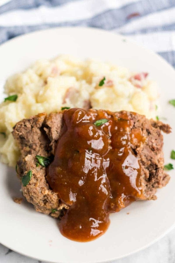 Meatloaf W/ Mashed Potatoes & Gravy & Vegetable