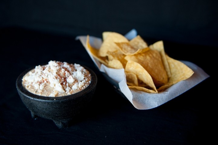 Chips & Hummus