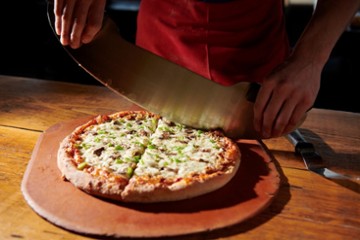 Knuckles Pizza & Sports Bar