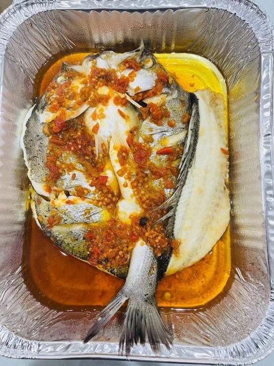 剁辣椒鲈鱼Steamed Sea Bass W. Chopped Chili