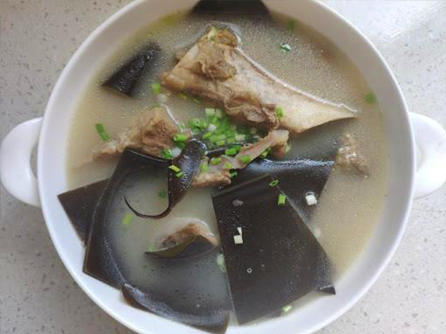海带大骨汤 Pork Bone Soup with Seaweed