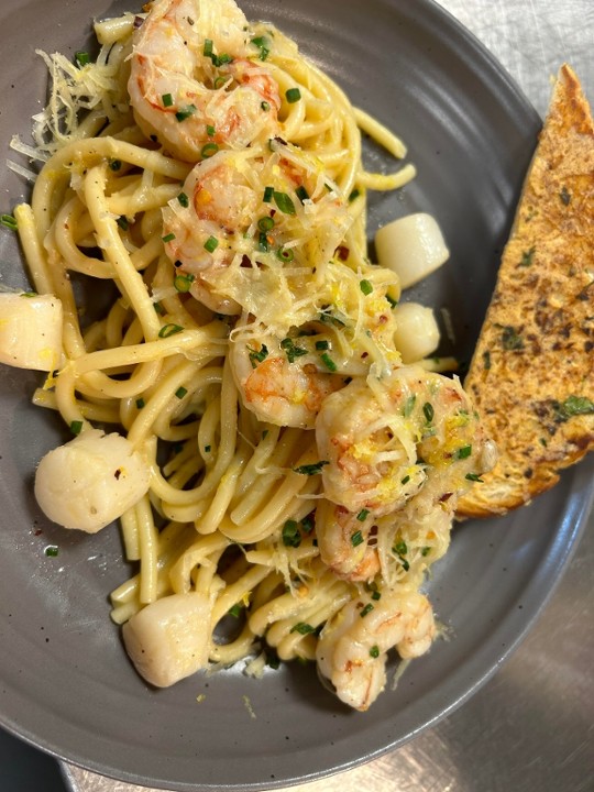 Shrimp & Scallop Scampi