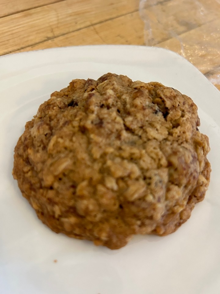 Oatmeal raisin cookie