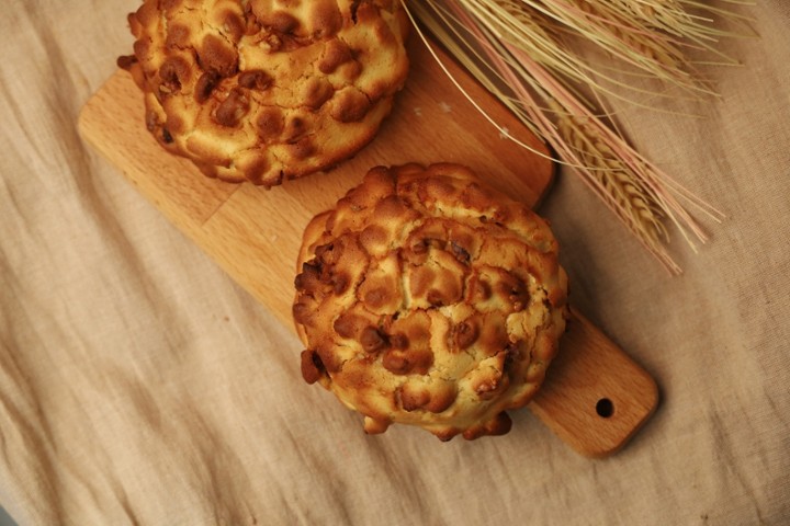 Walnut Cookie Bun