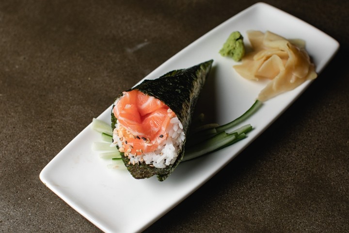 Salmon Hand Roll