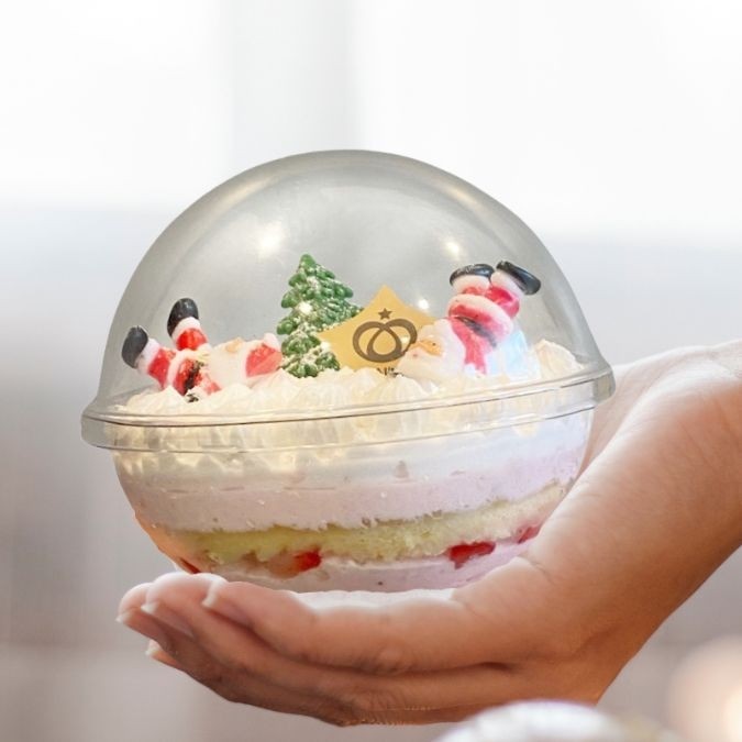 Merry Snow Globe Cake (Strawberry)