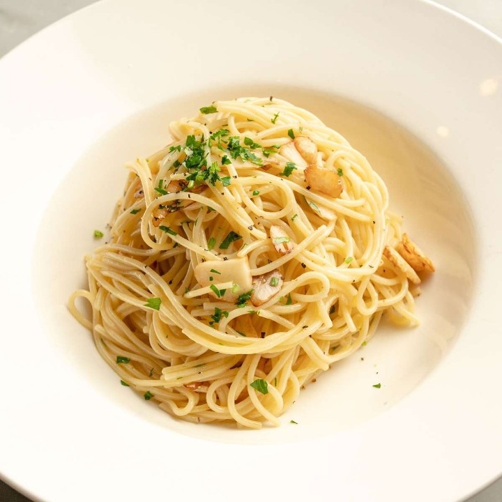 Spaghetti W/ Garlic & Oil