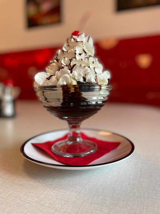 Hot Fudge Brownie Sundae