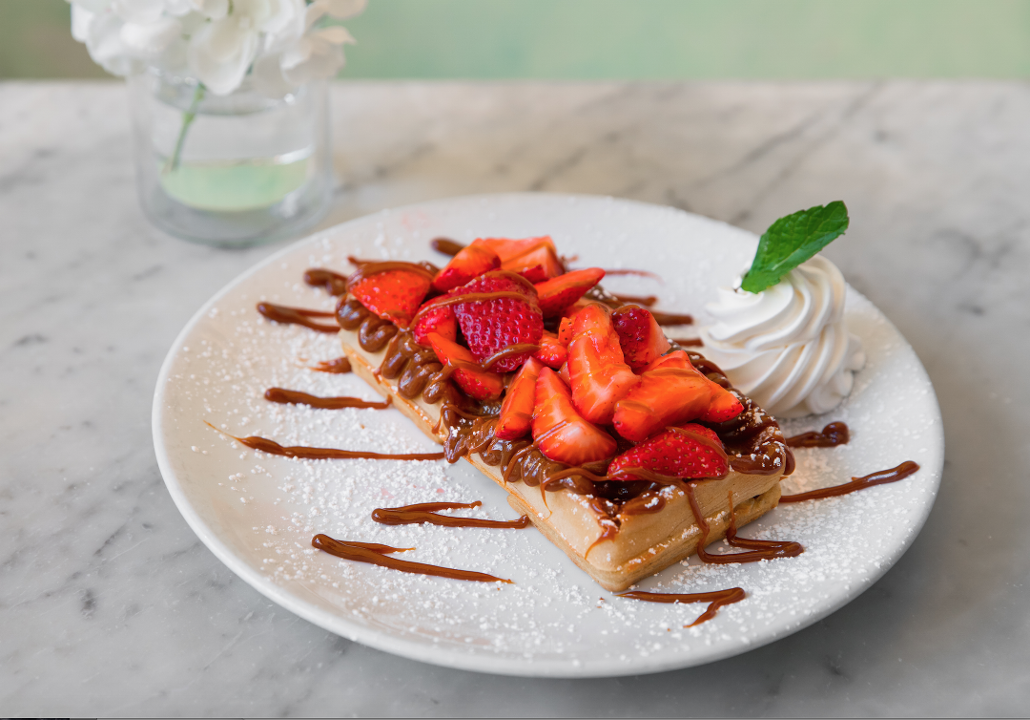 Dulce de Leche with Strawberries Waffle