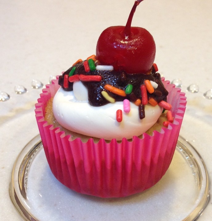 Banana Split Cupcake (1doz)