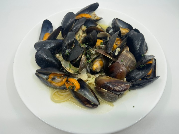 Clams & Mussels White