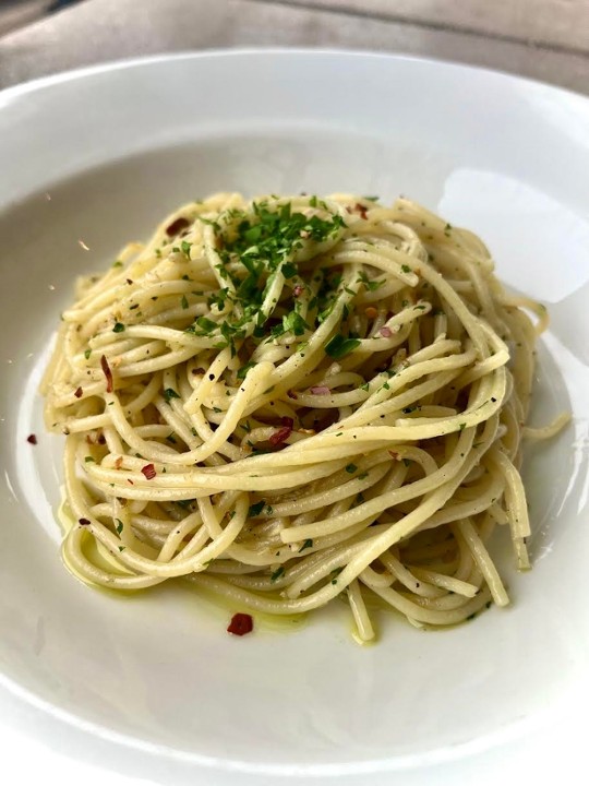 SPAGHETTI AGLIO OLIO