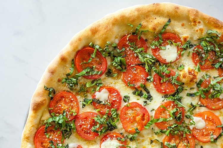 18" Sliced Tomato Pizza