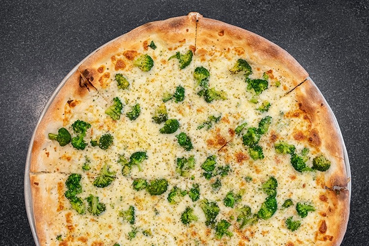18" White Broccoli Pizza