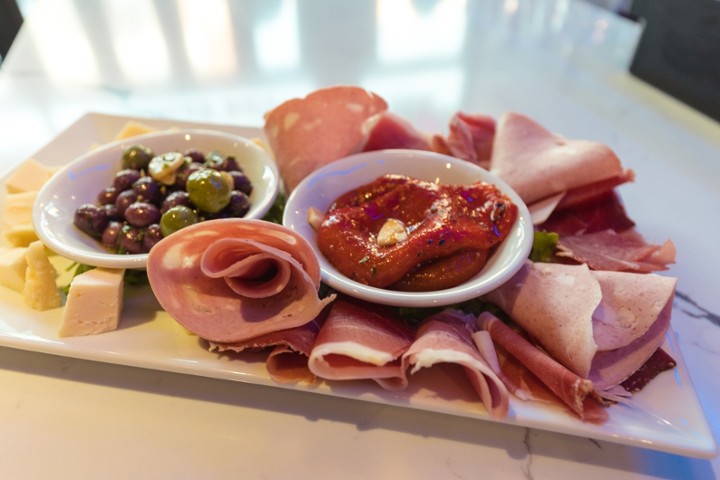 ROCCO'S IMPORTED ANTIPASTO