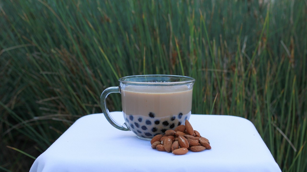 Almond Black Milk Tea, Hot (Large)