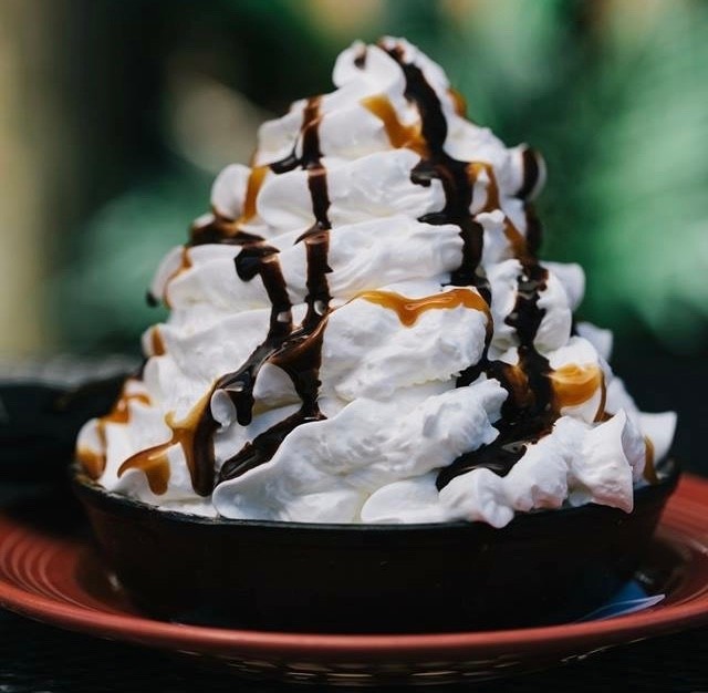 WARM SKILLET COOKIE SUNDAE