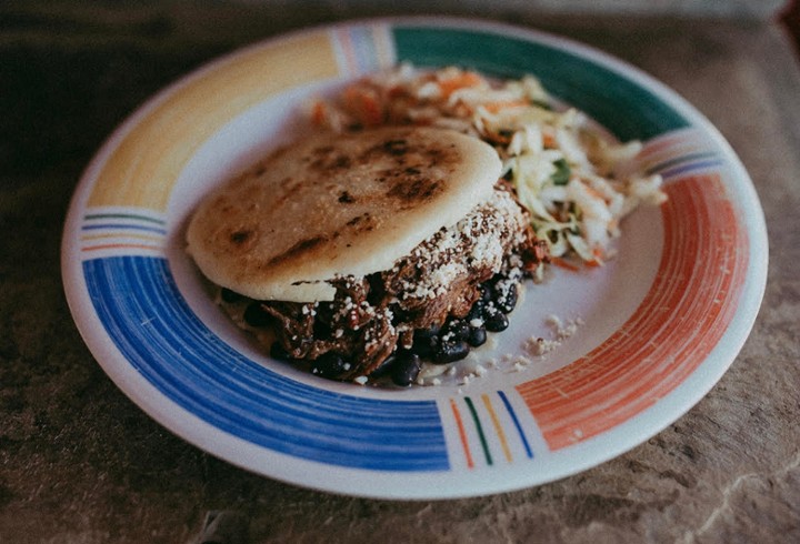 Carne Mechada Arepa